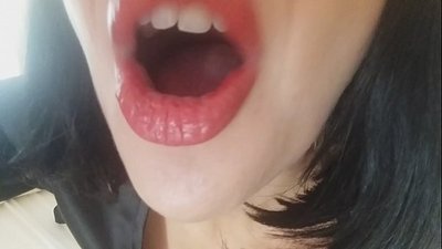 Honey, hooyadaa anoo ah hooyadaa kuma ogolaan doonto inaad iskuul aado maanta... aad baan kuugu baahanahay...